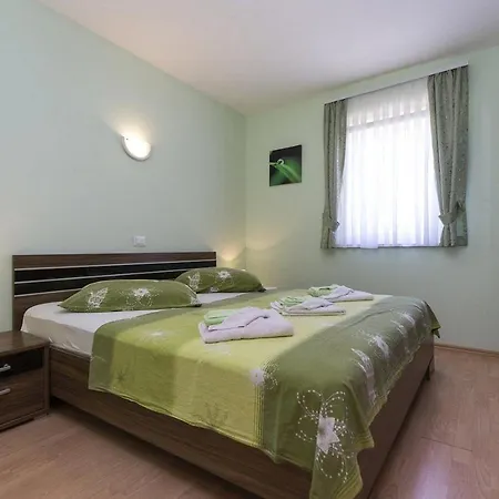 Apartment Aida *