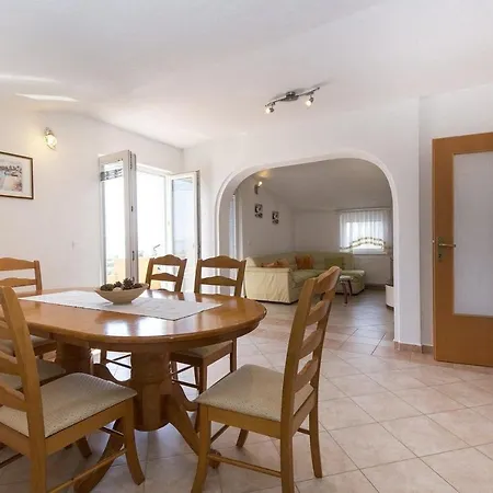 Apartment Aida